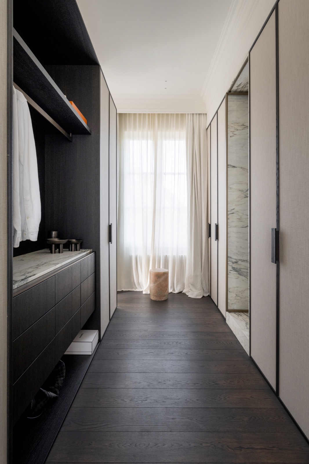 luxe dressing met maatwerk kasten