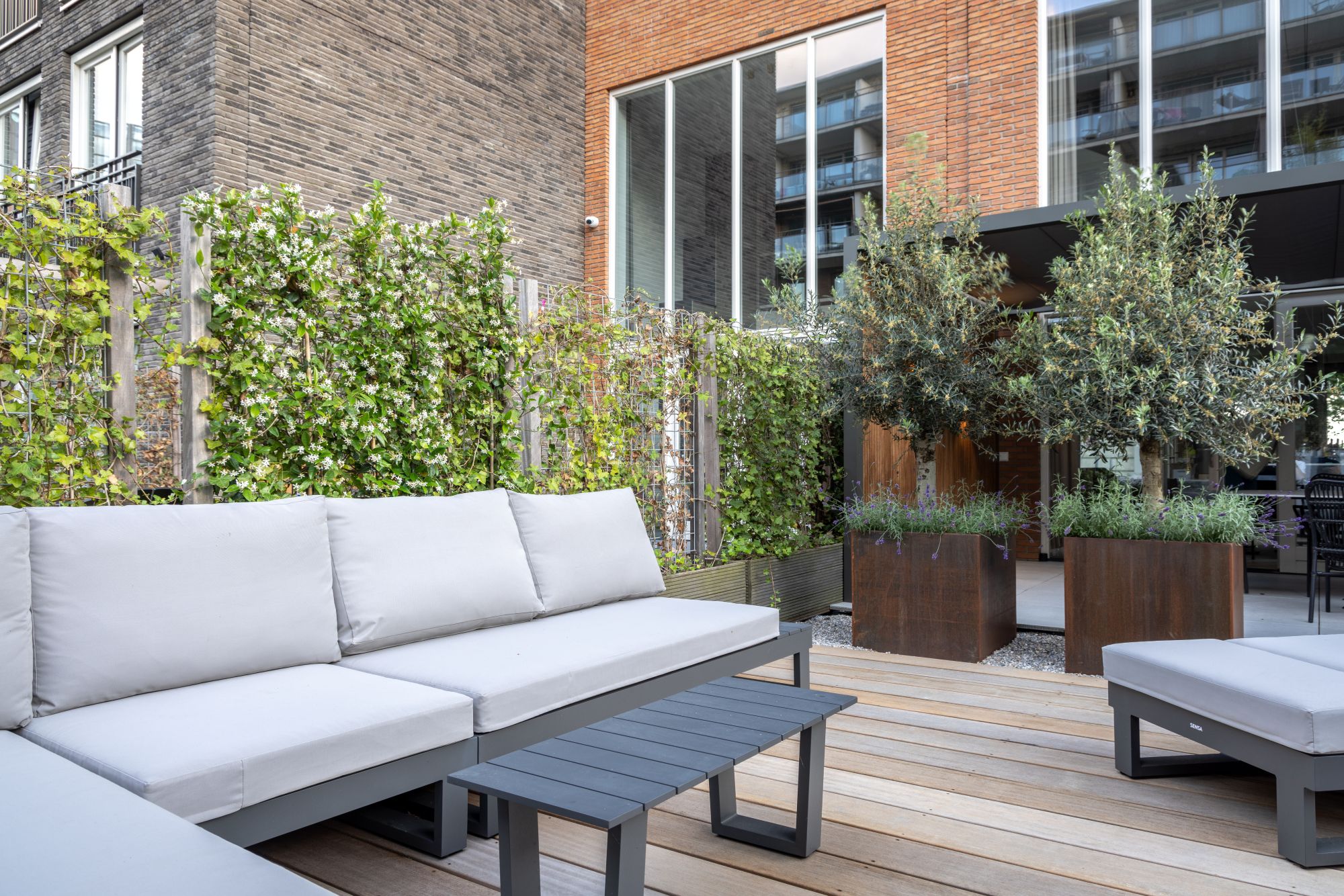 tuin met zitgedeelte