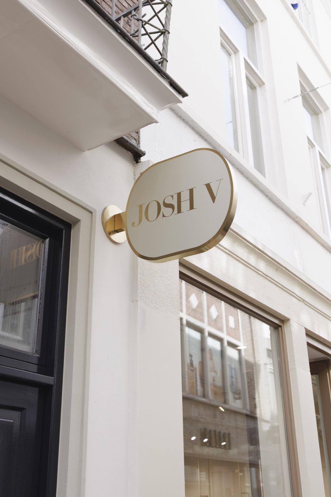 brandstore met maatwerk interieur