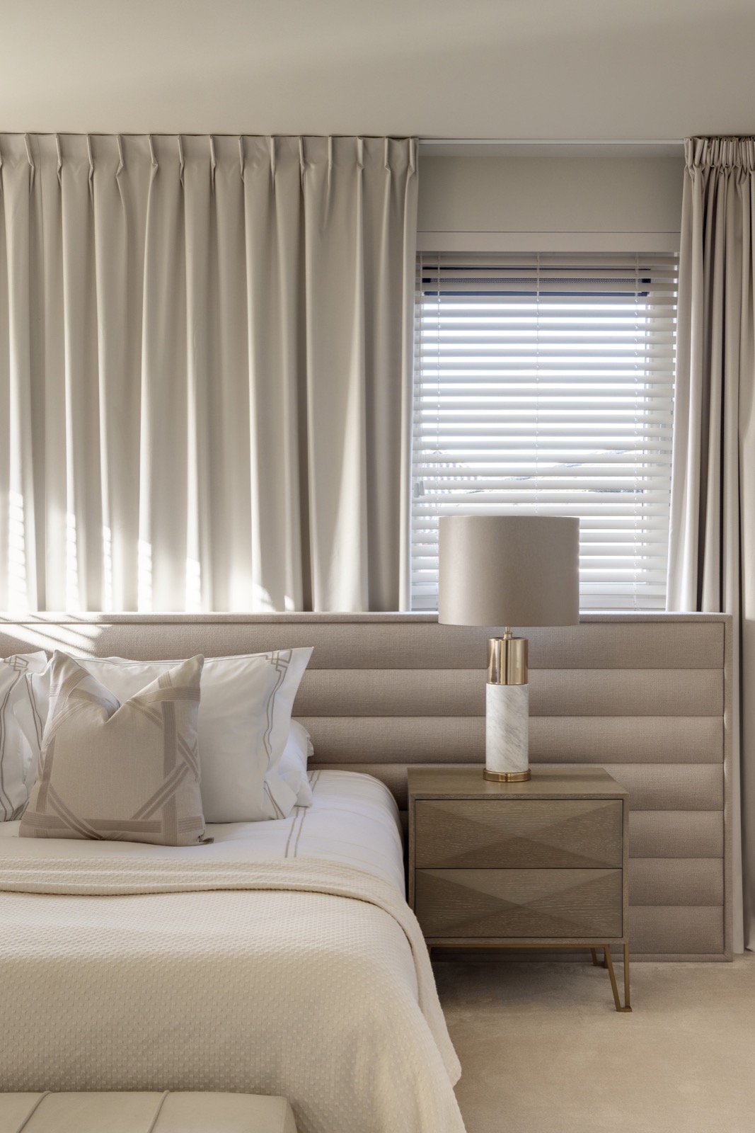 slaapkamer met luxe bed