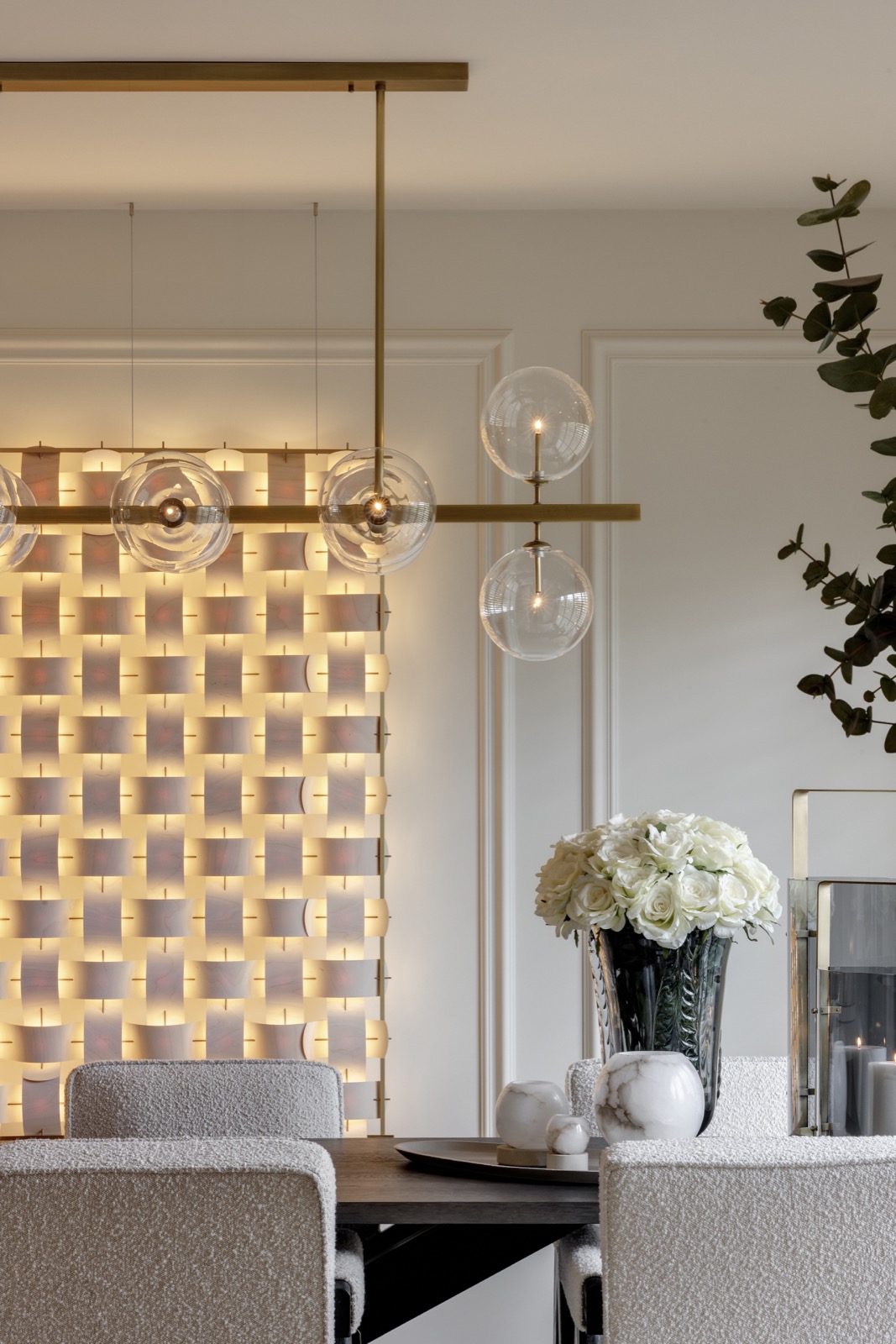 luxe eettafel met design lamp