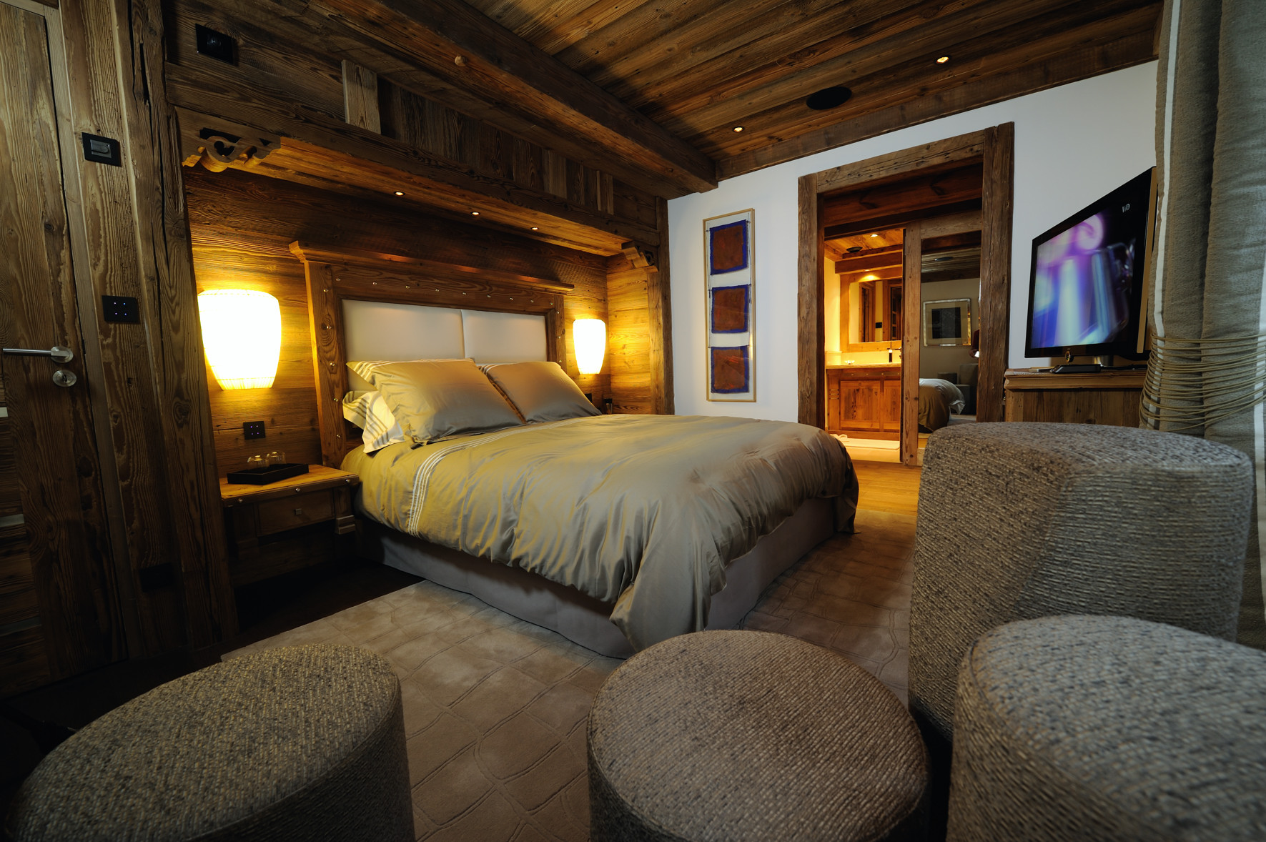 slaapkamer met tapijt