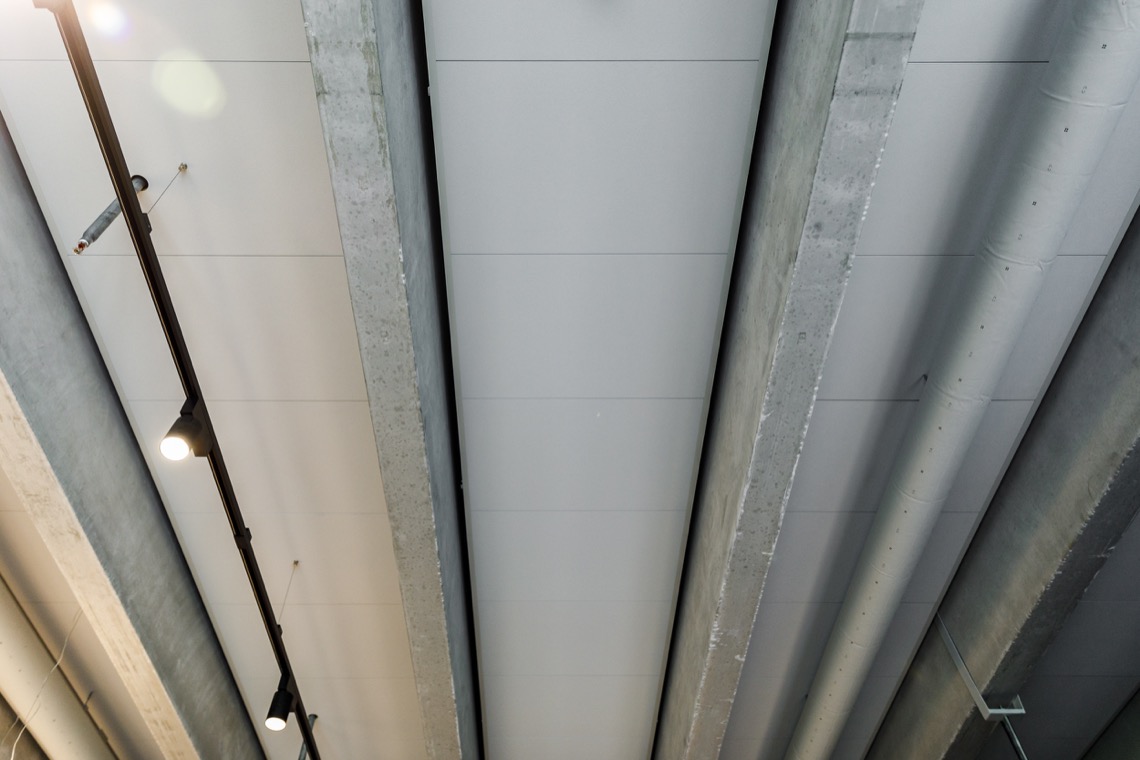 spotjes tegen plafond