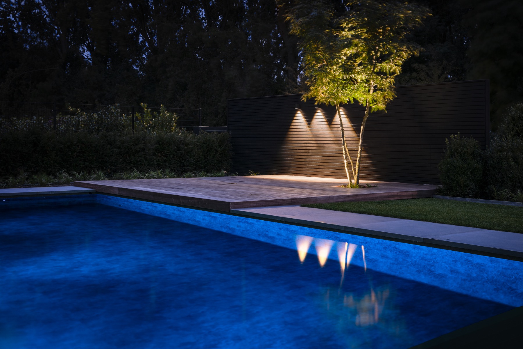 zwembad met verlichting