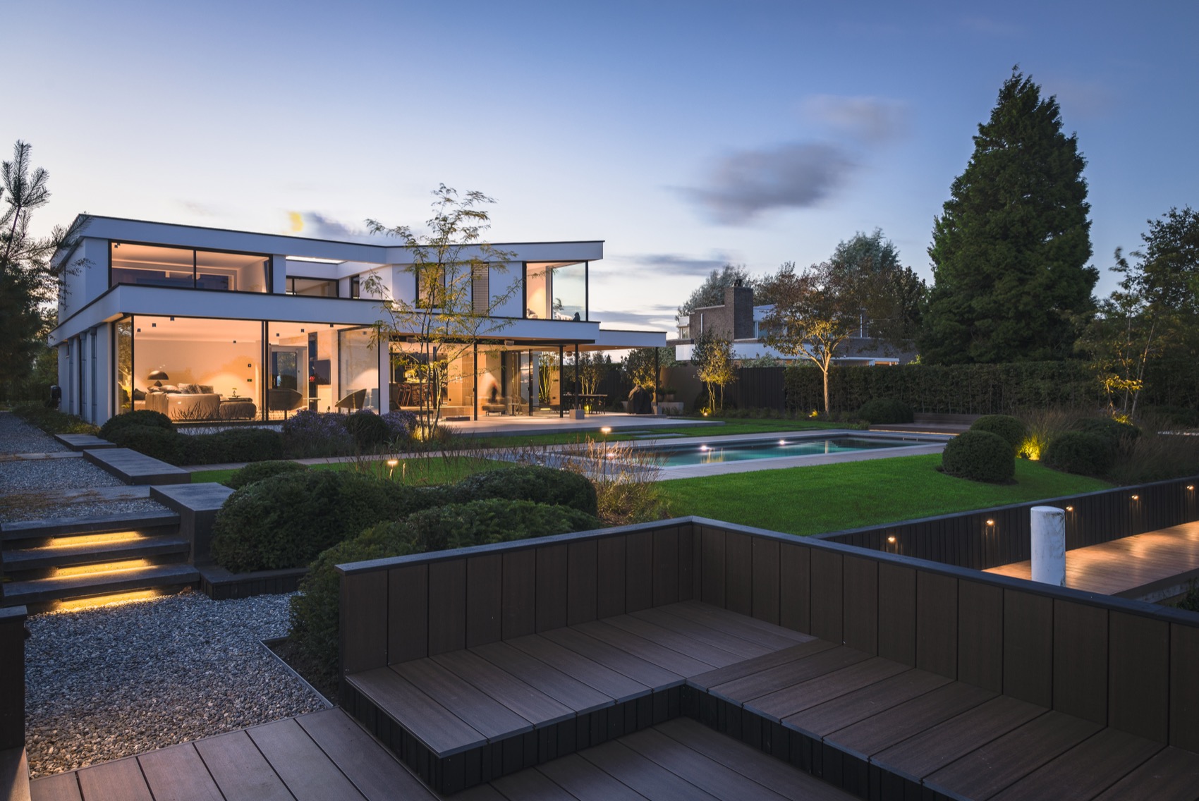 tuin met ecologisch zwembad