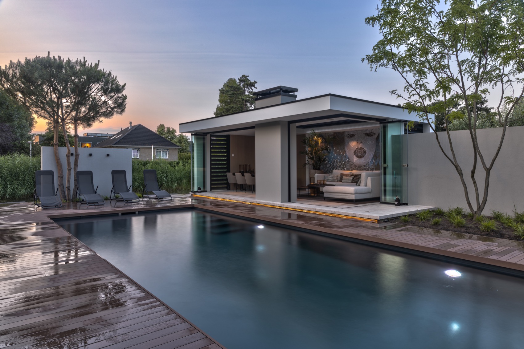 zwembad met poolhouse