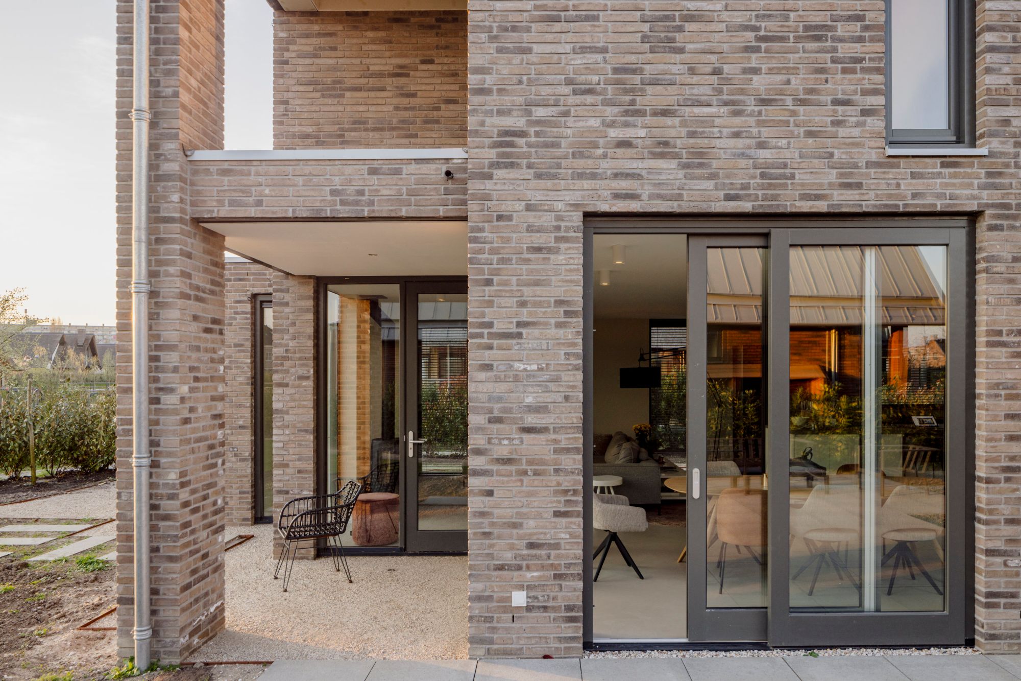 zijkant luxe gezinswoning