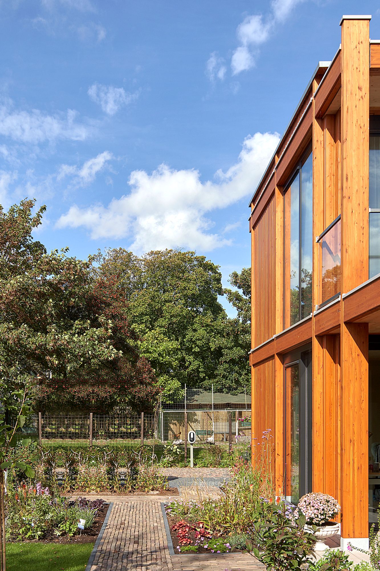 buitenkant houten villa