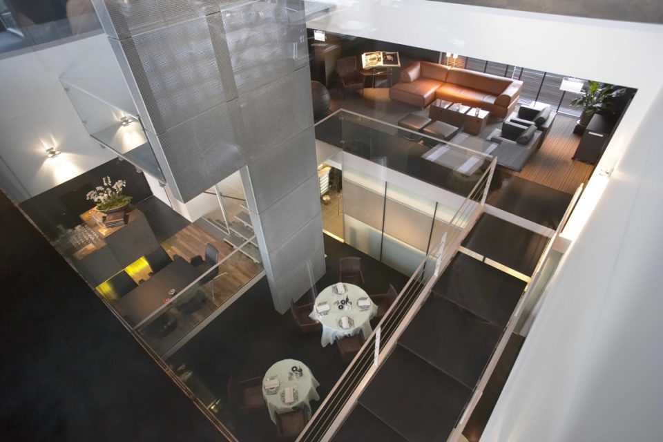 interieur restaurant van boven