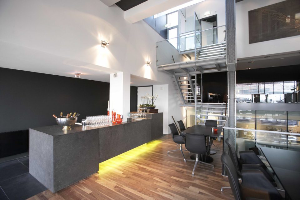 interieur restaurant met bar