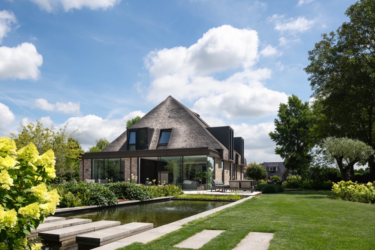 zwemvijver bij villa