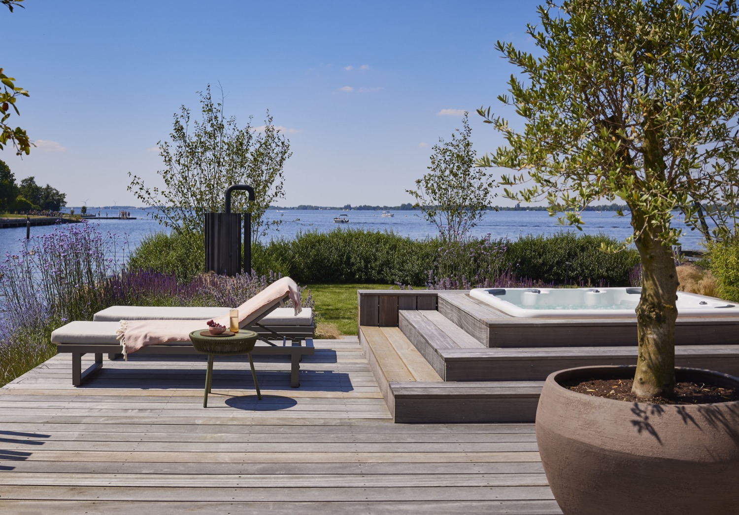 houten vlonder aan het water