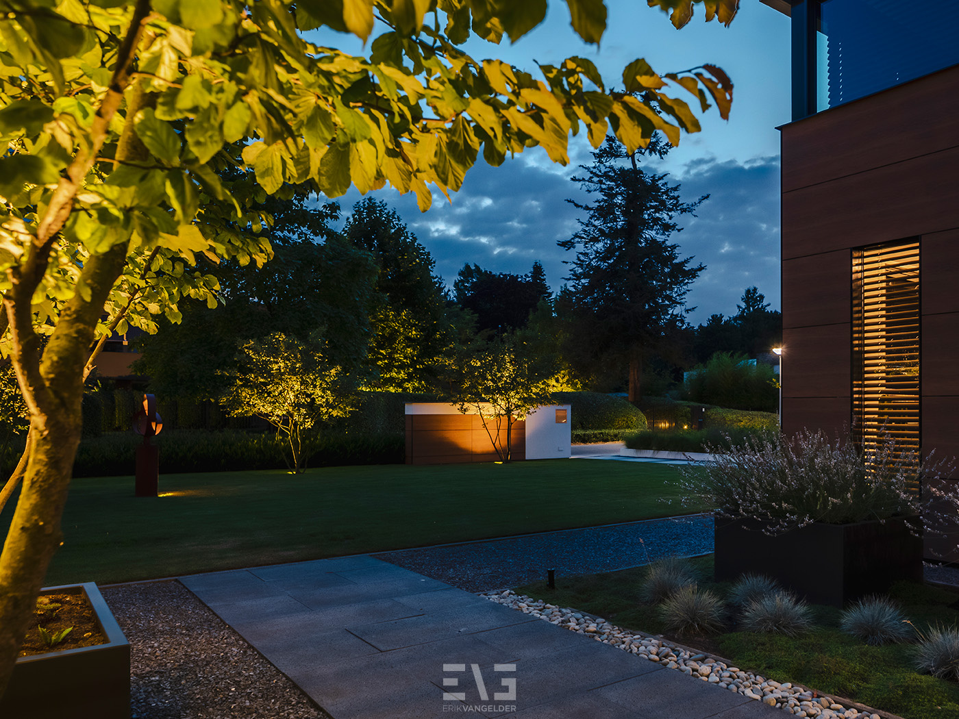 tuin in avond