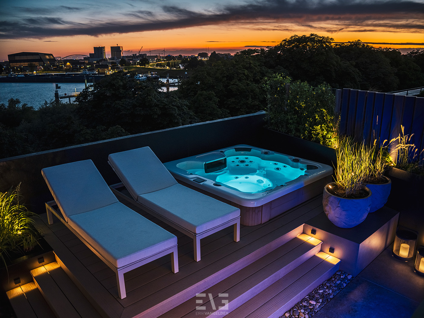 verlichte jacuzzi