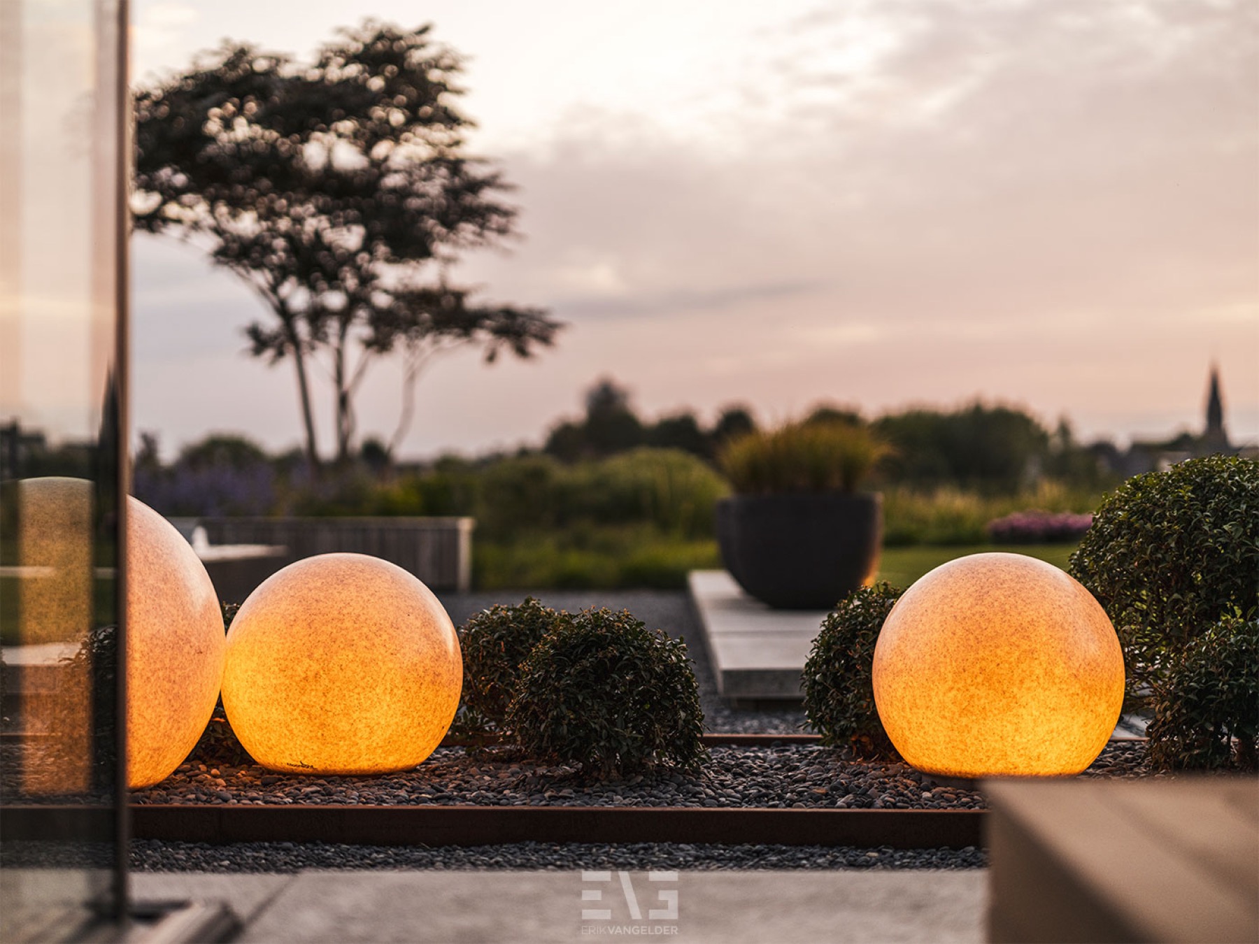 tuin met tuinverlichting