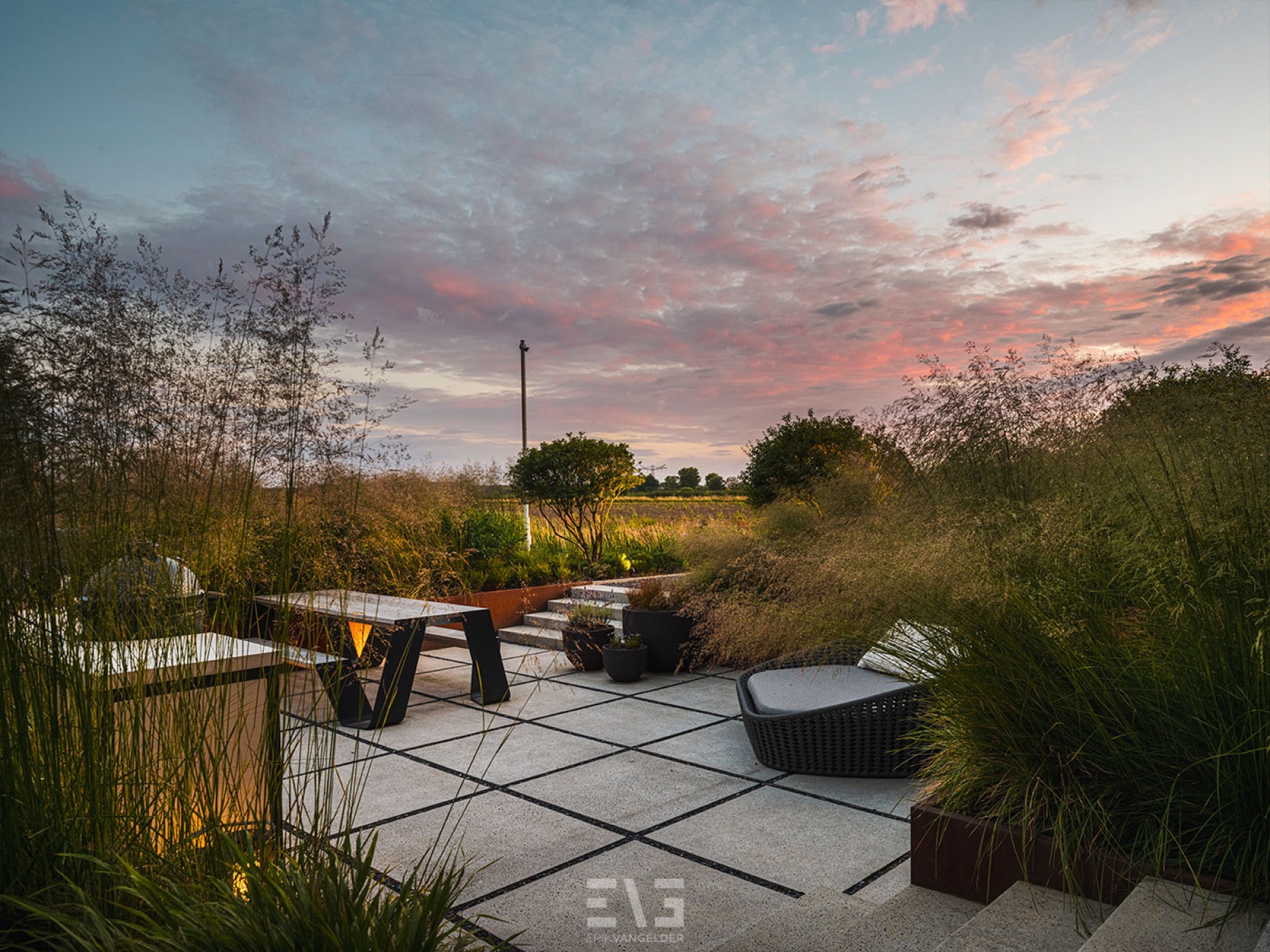 terras bij luxe tuin