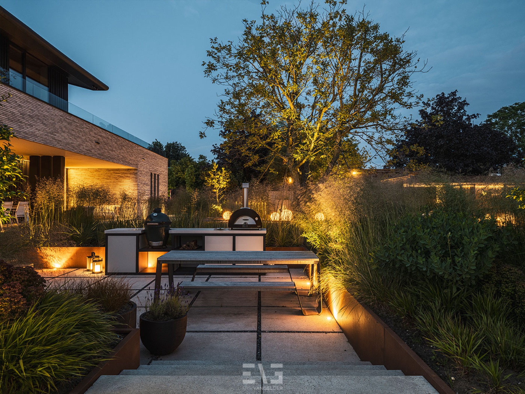 luxe tuin met design terras