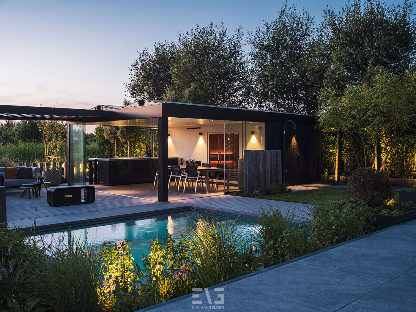 luxe poolhouse