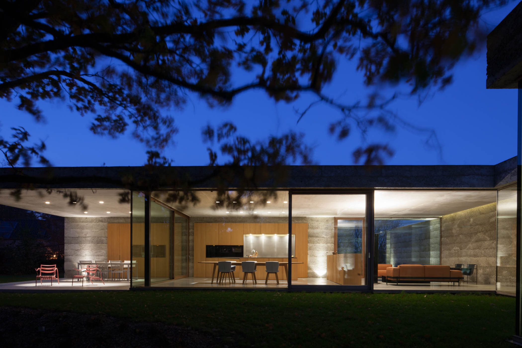 modern villa verlicht