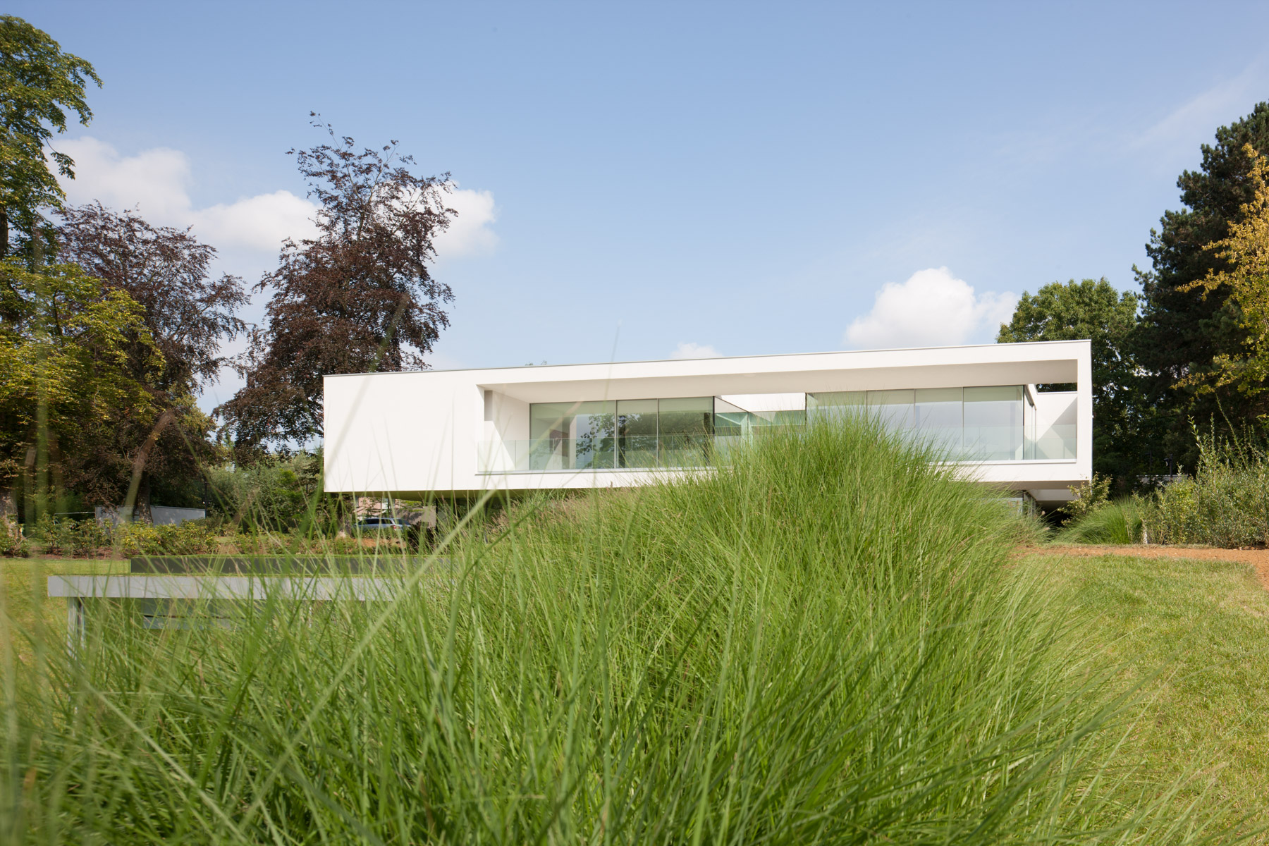 witte strak moderne villa