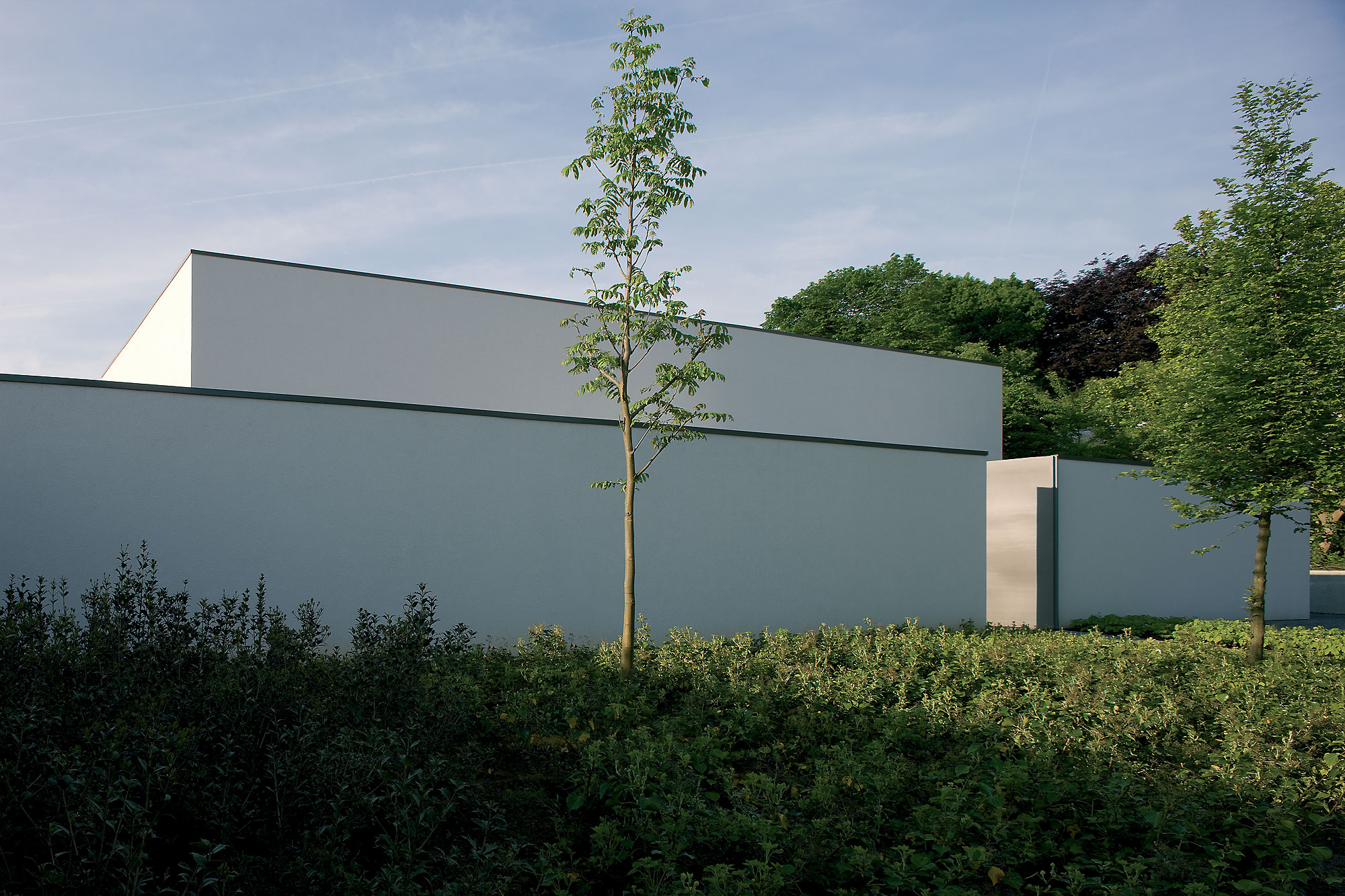 witte strakke moderne villa