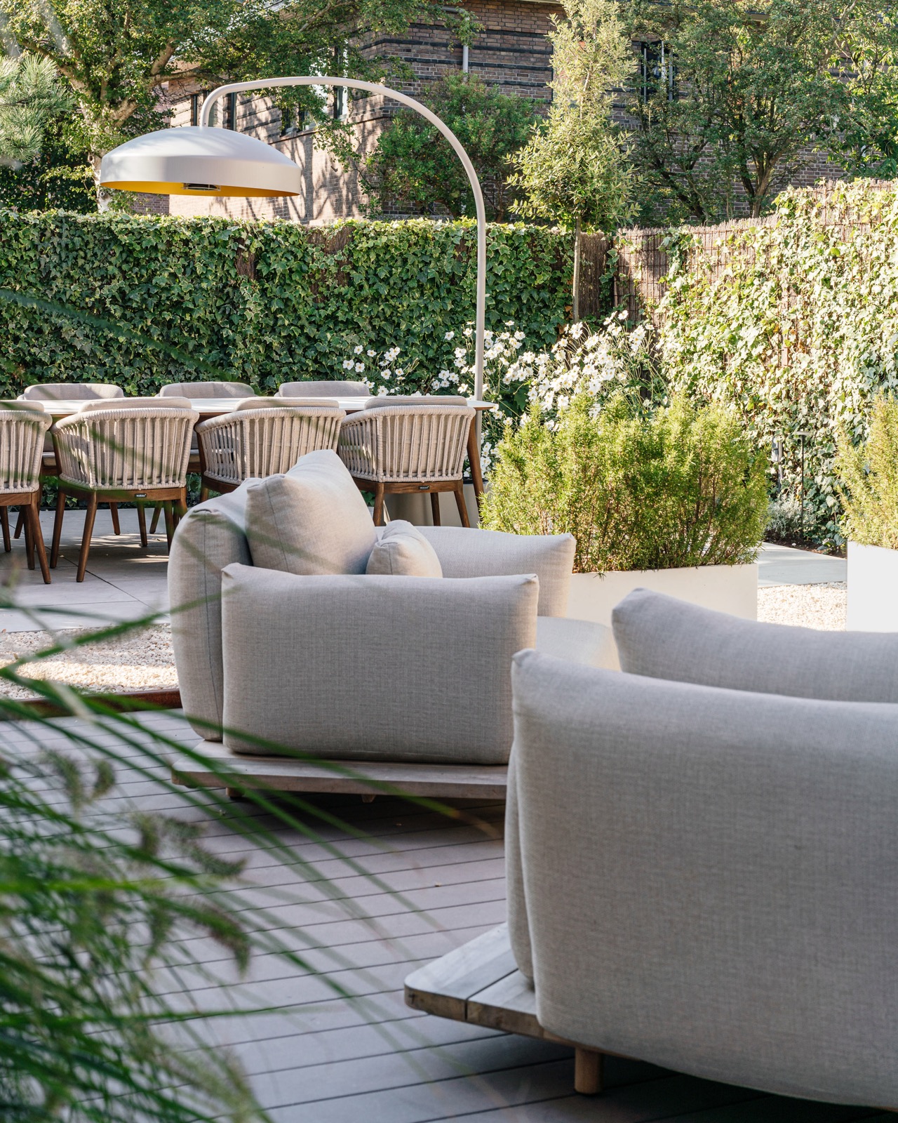 terras met luxe tuinmeubels