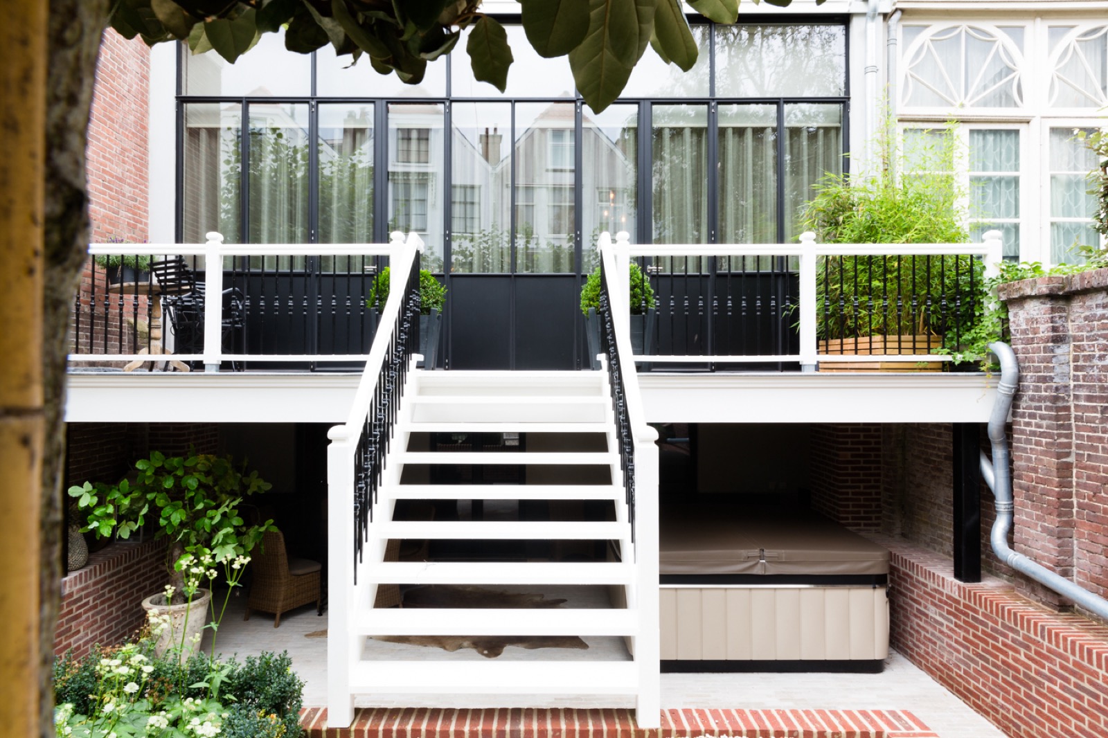 gerenoveerd woonhuis met luxe tuin