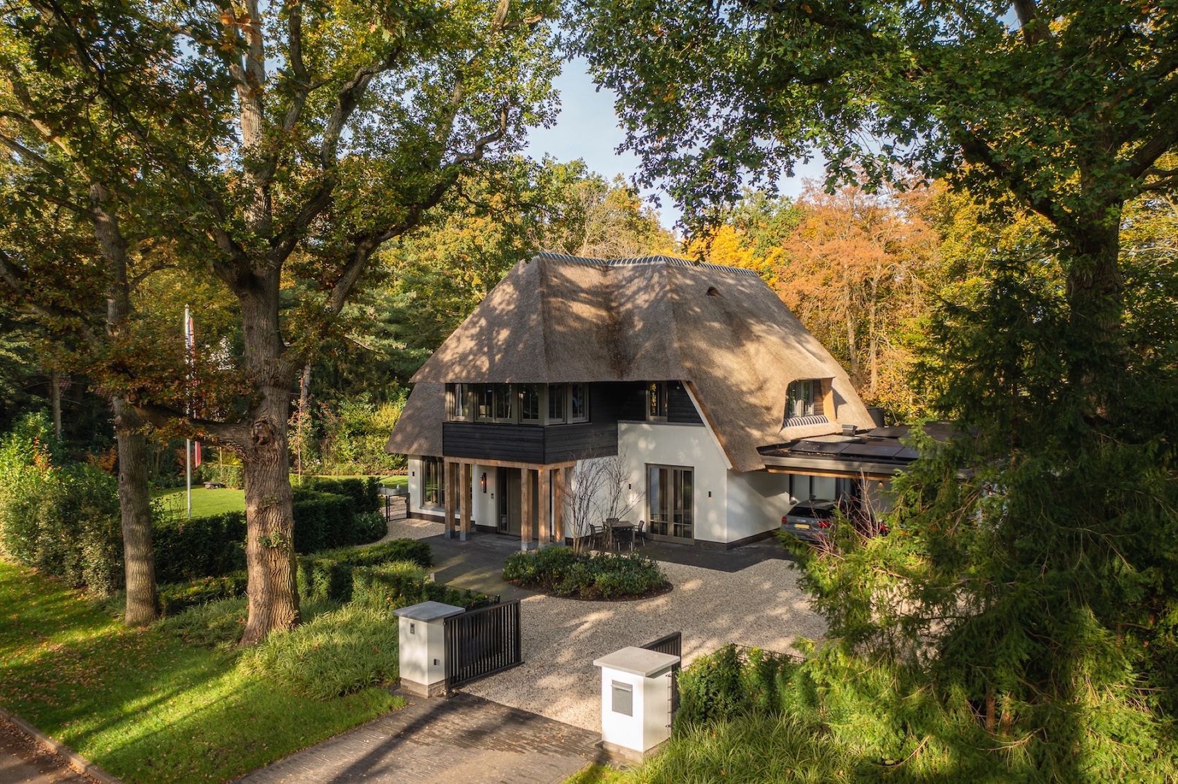luxe rietgedekte villa