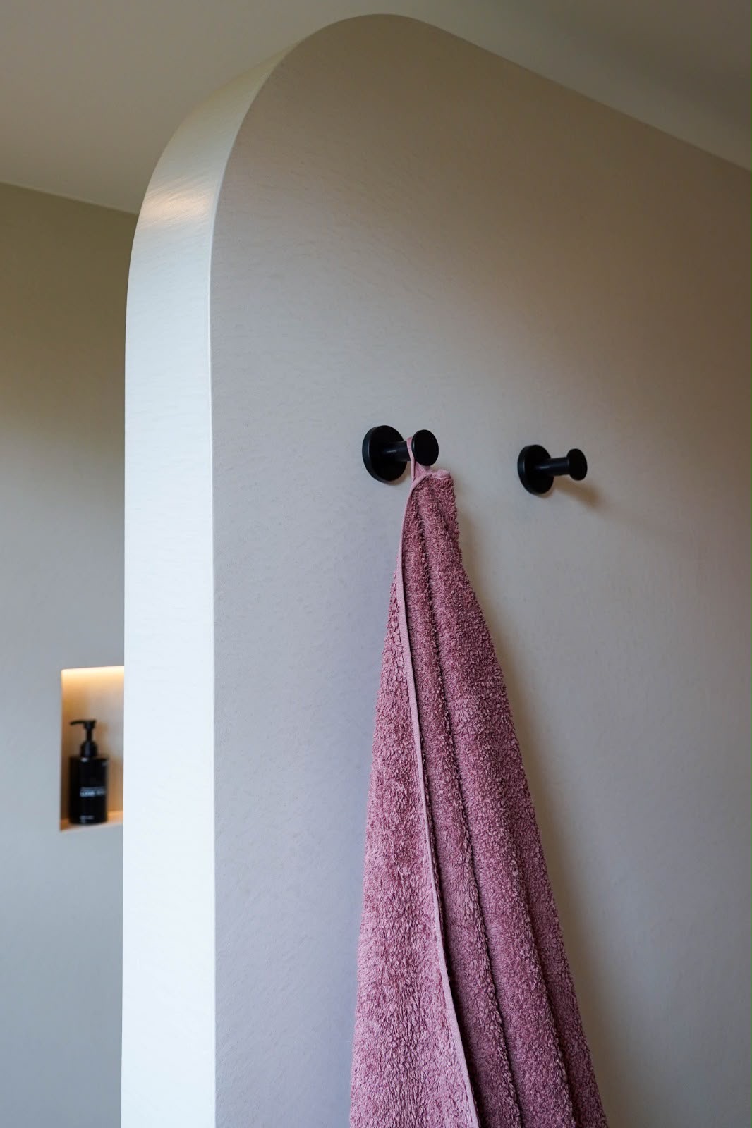 handdoek aan de muur