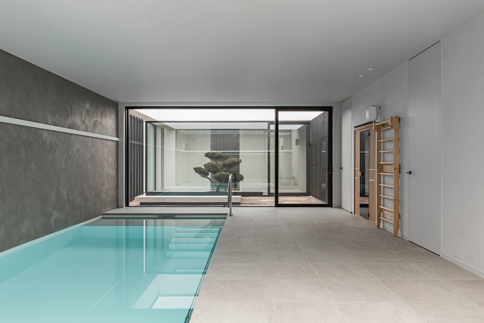 interieur binnenzwembad
