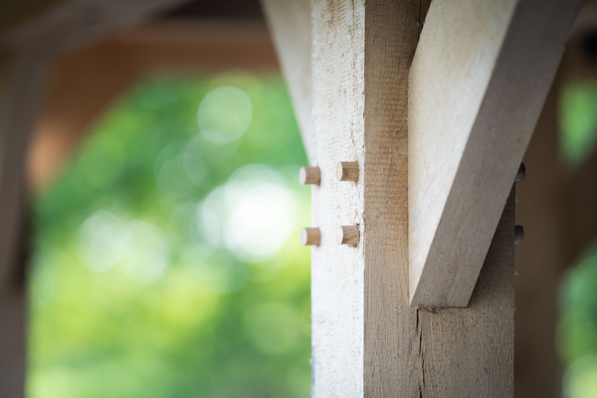 detailfoto houten bijgebouw