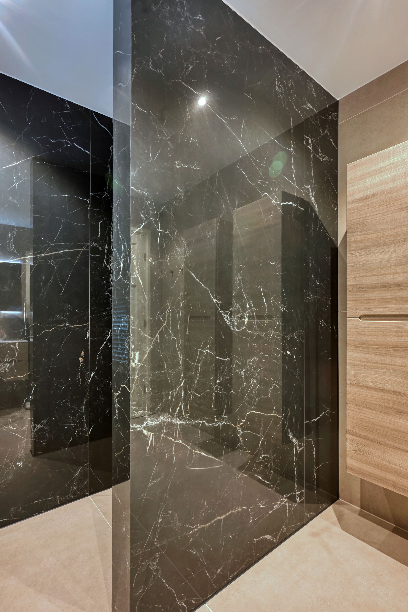 Luxe keramische tegels badkamer