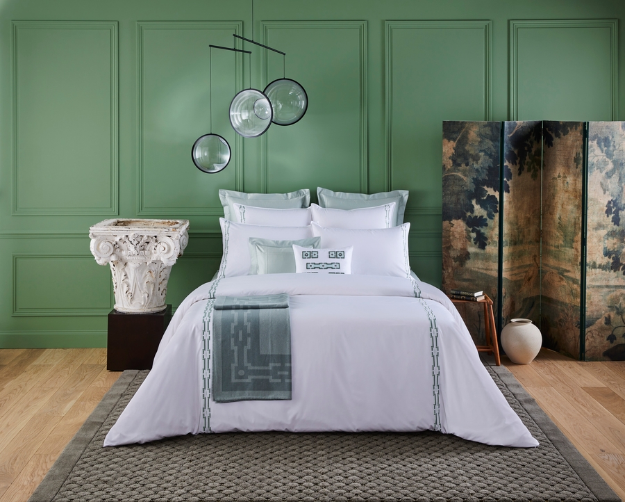 Luxe bed