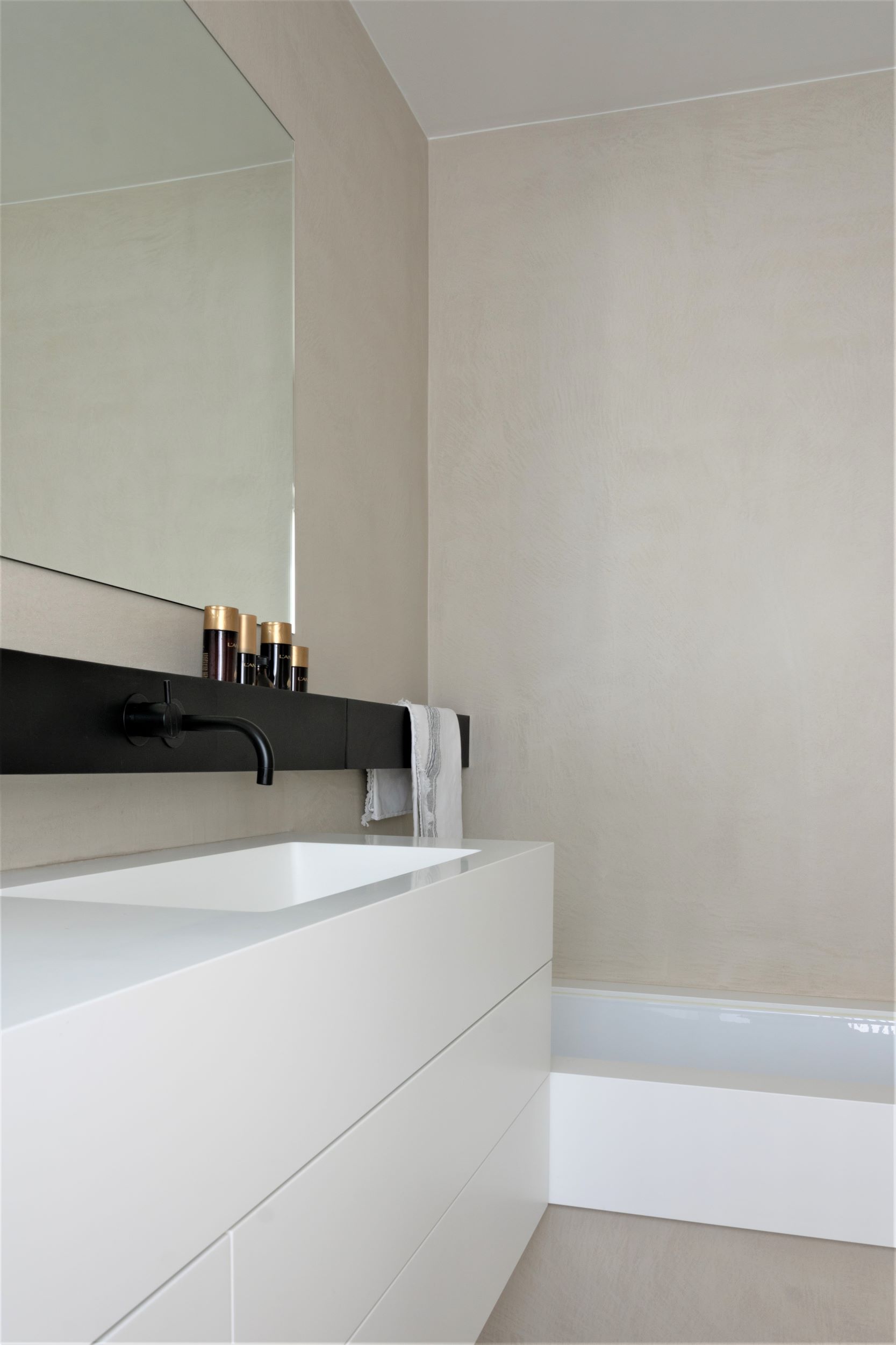 wandafwerking badkamer