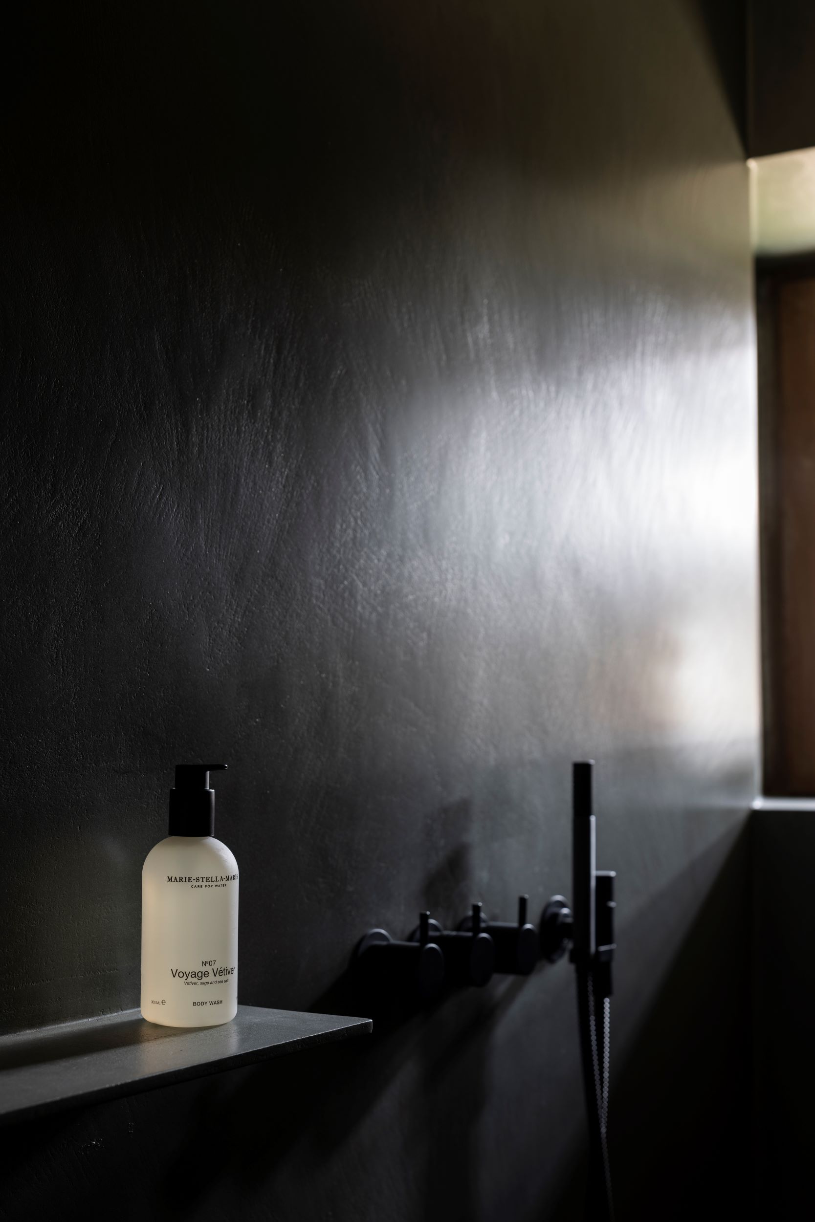 decoratieve afwerking badkamer