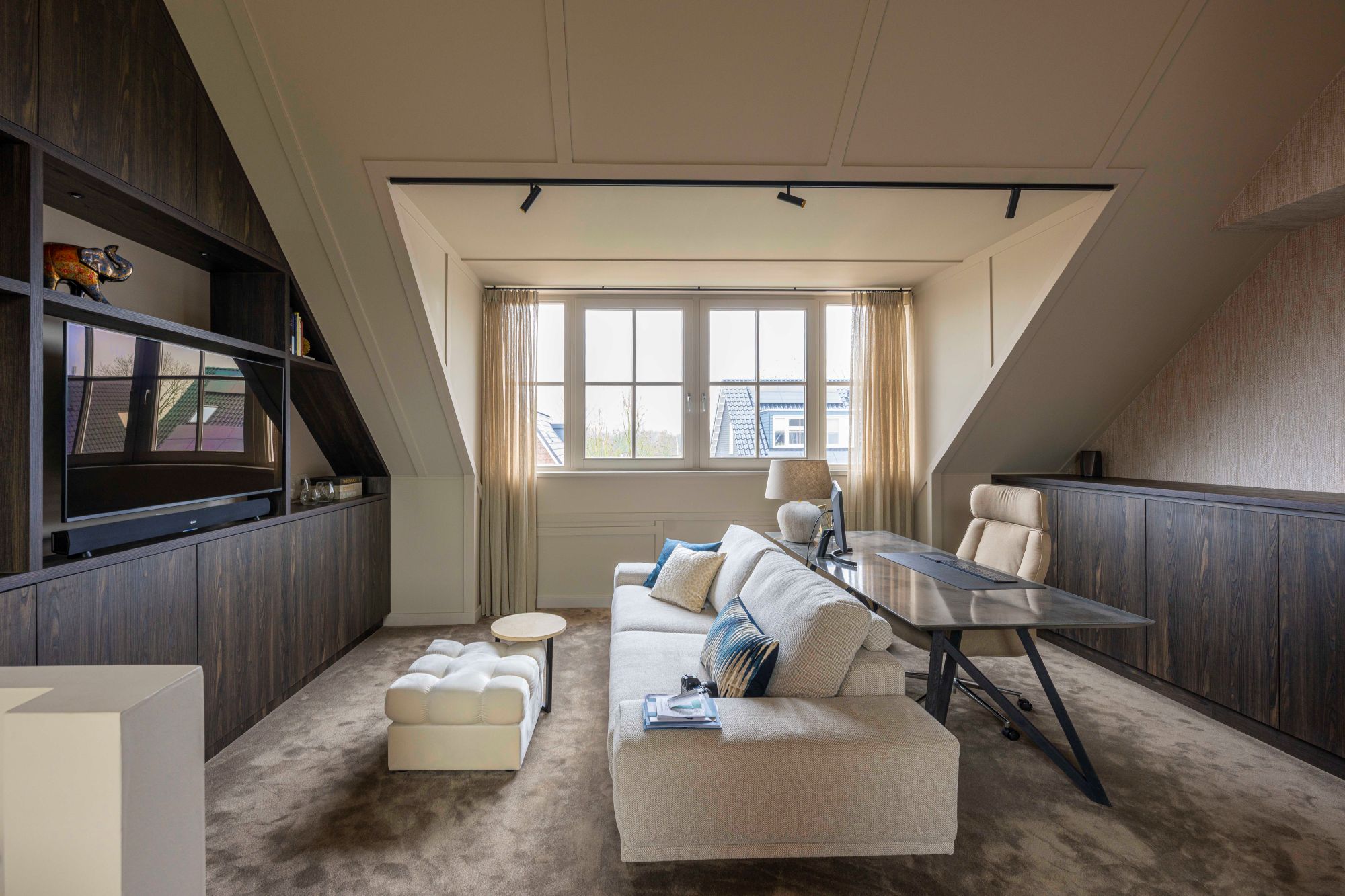 thuiskantoor met luxe verlichting