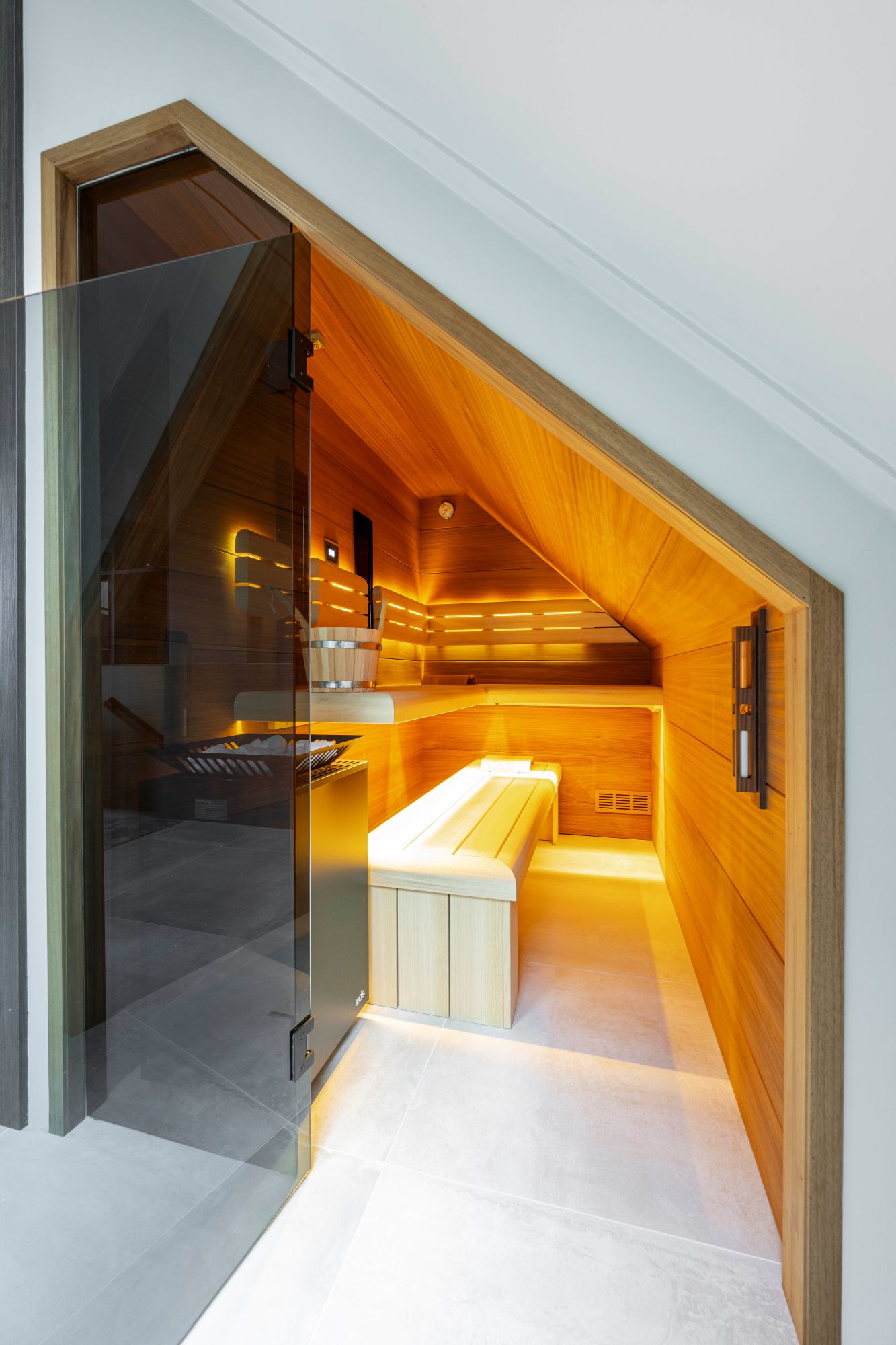 sauna met luxe verlichting