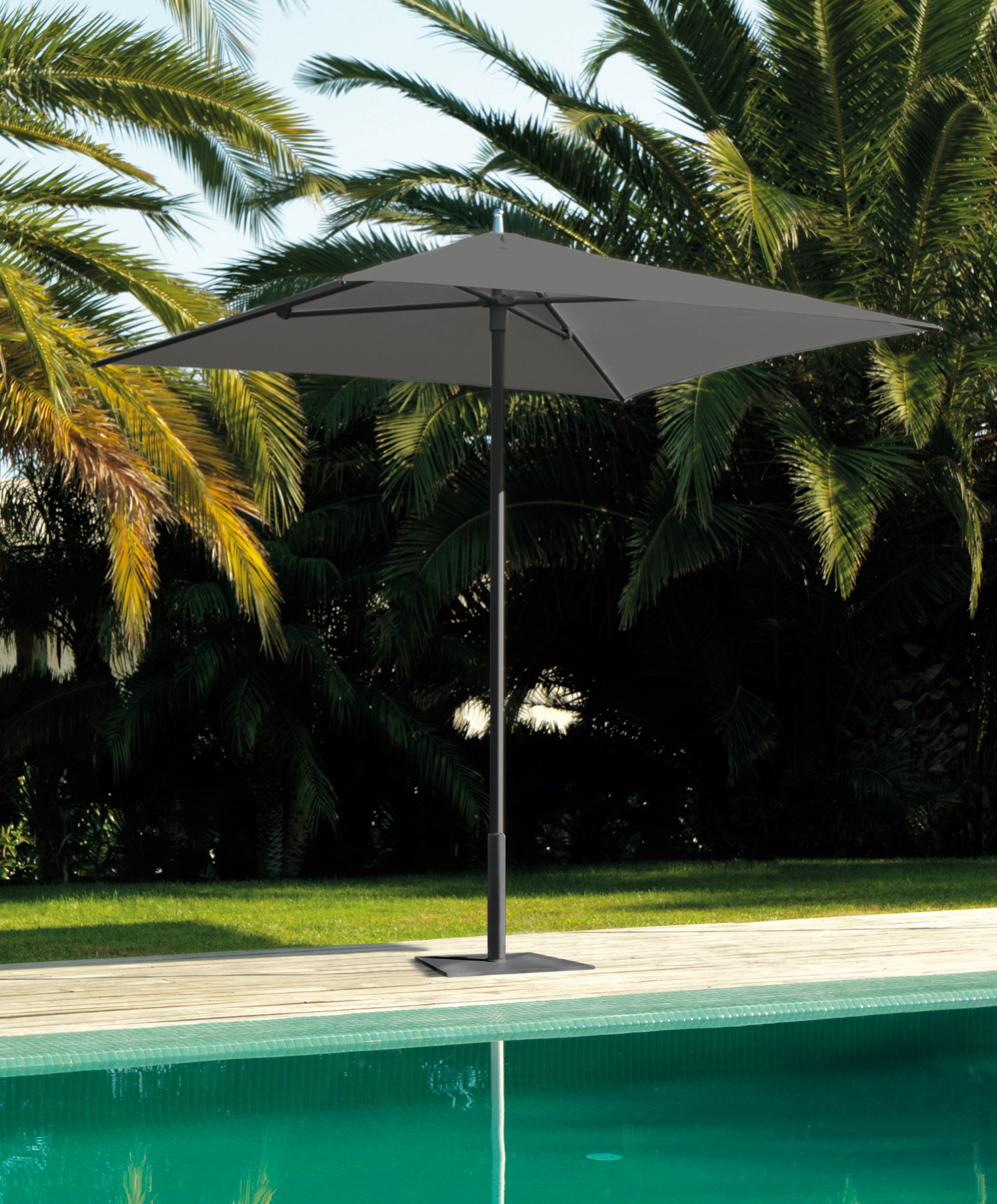 parasol bij zwembad