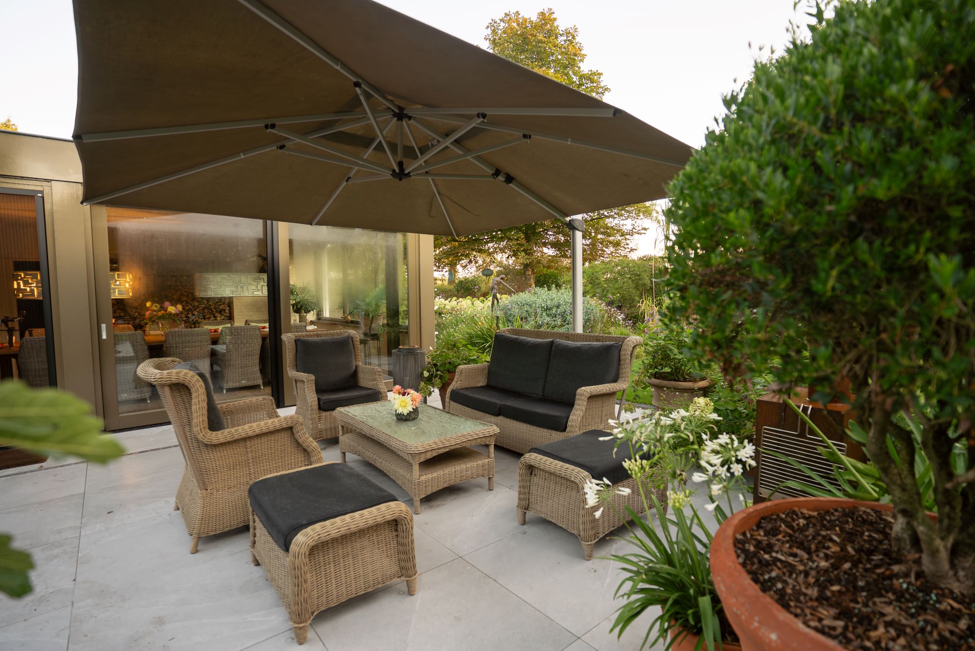 luxe terras in tuin