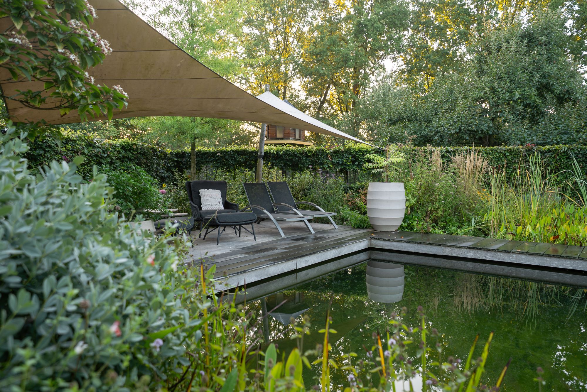 vijver met terras