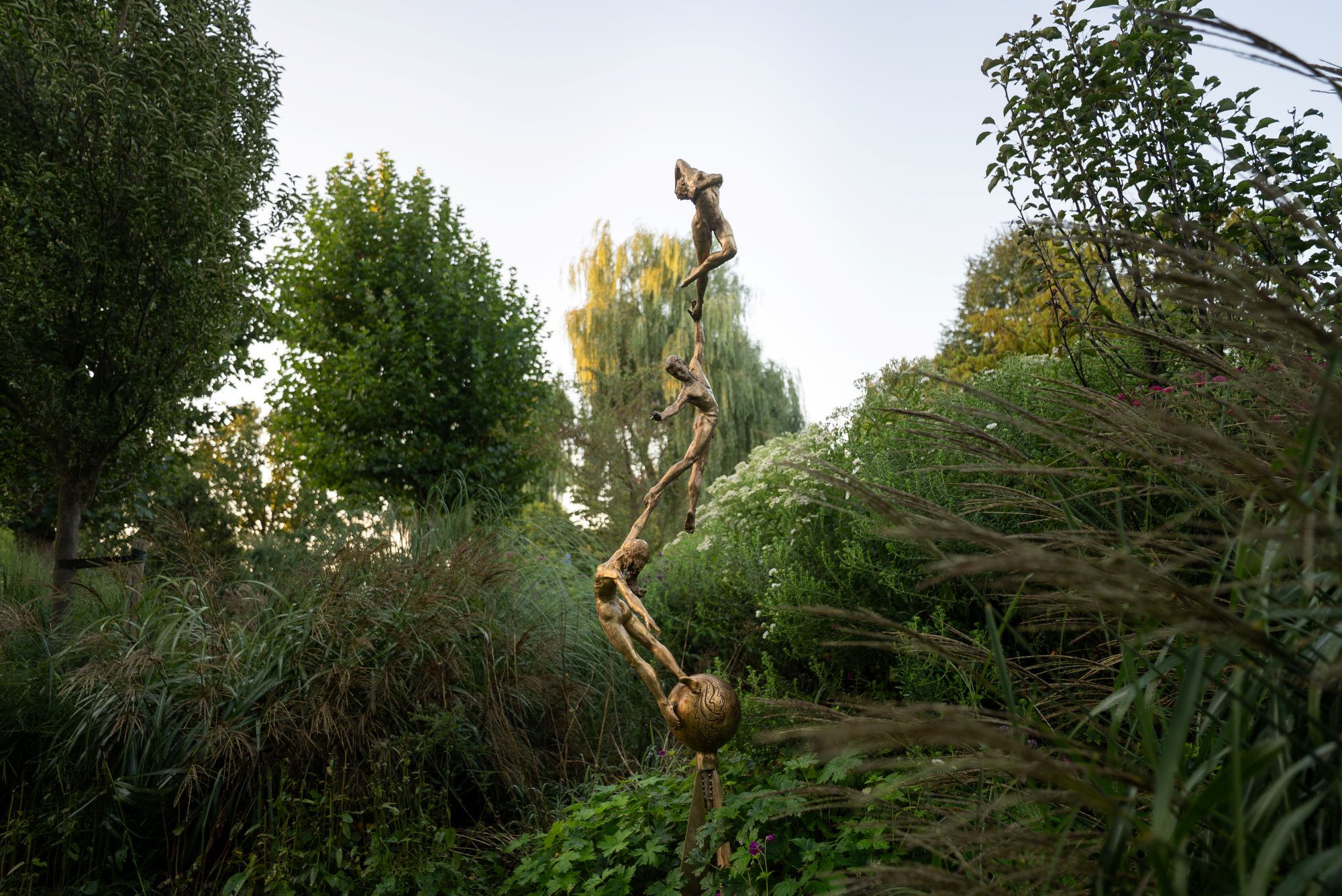 luxe tuin met kunst