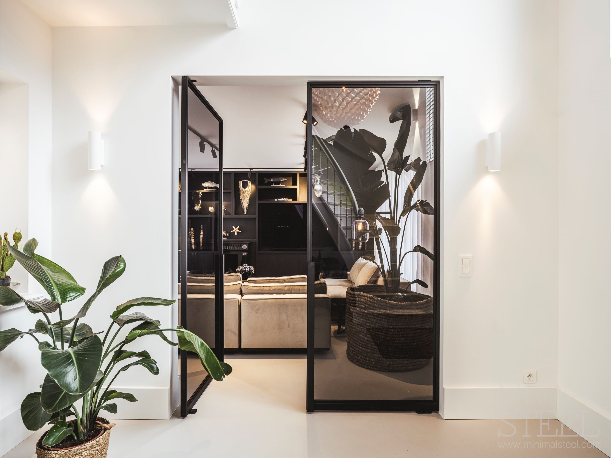 luxe stalen deur hal