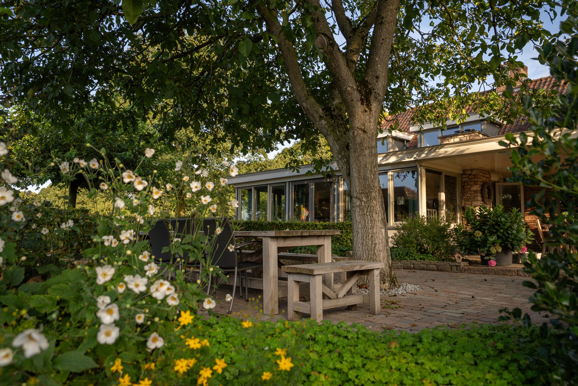 luxe tuin met terras