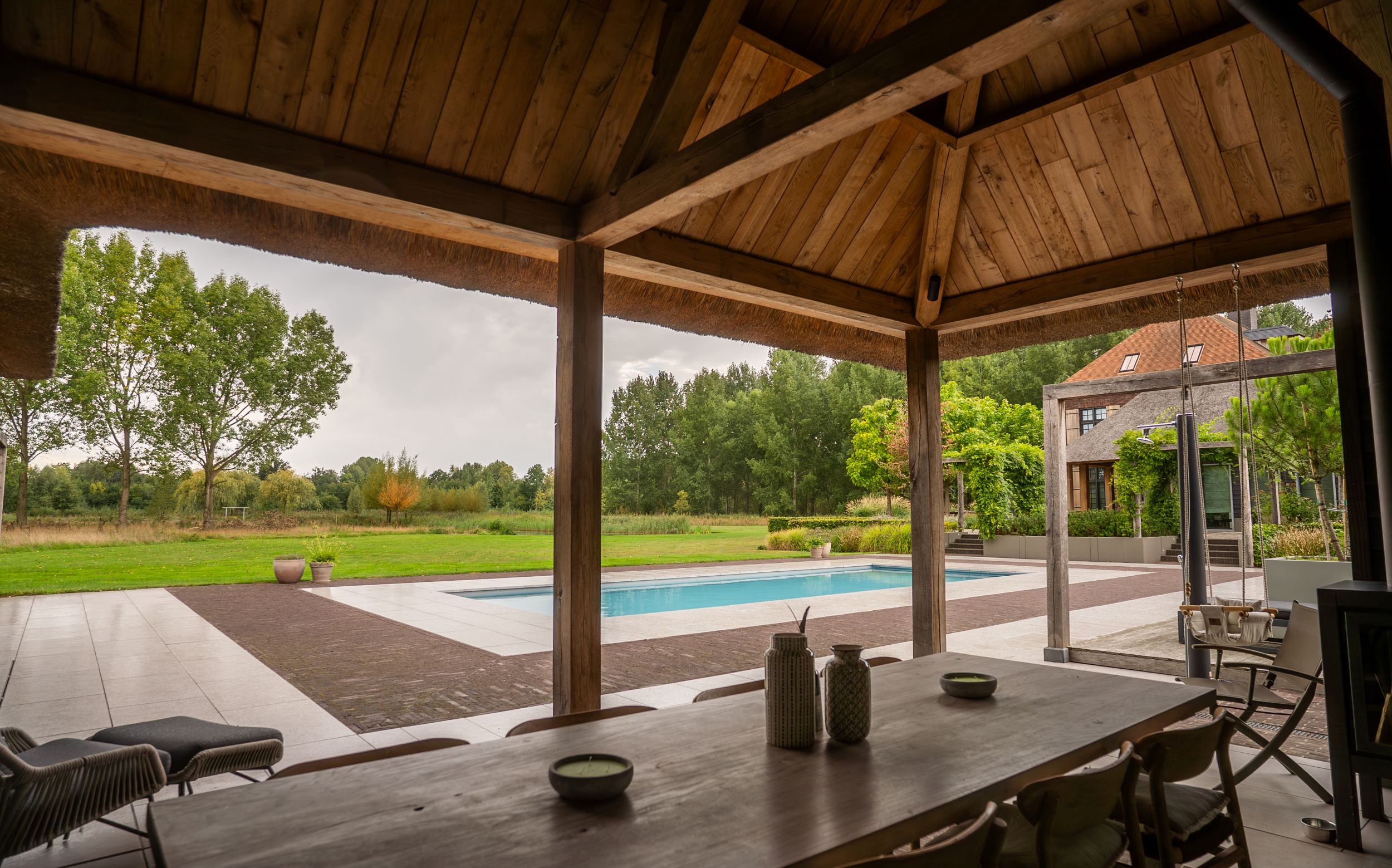 exclusieve tuin met zwembad