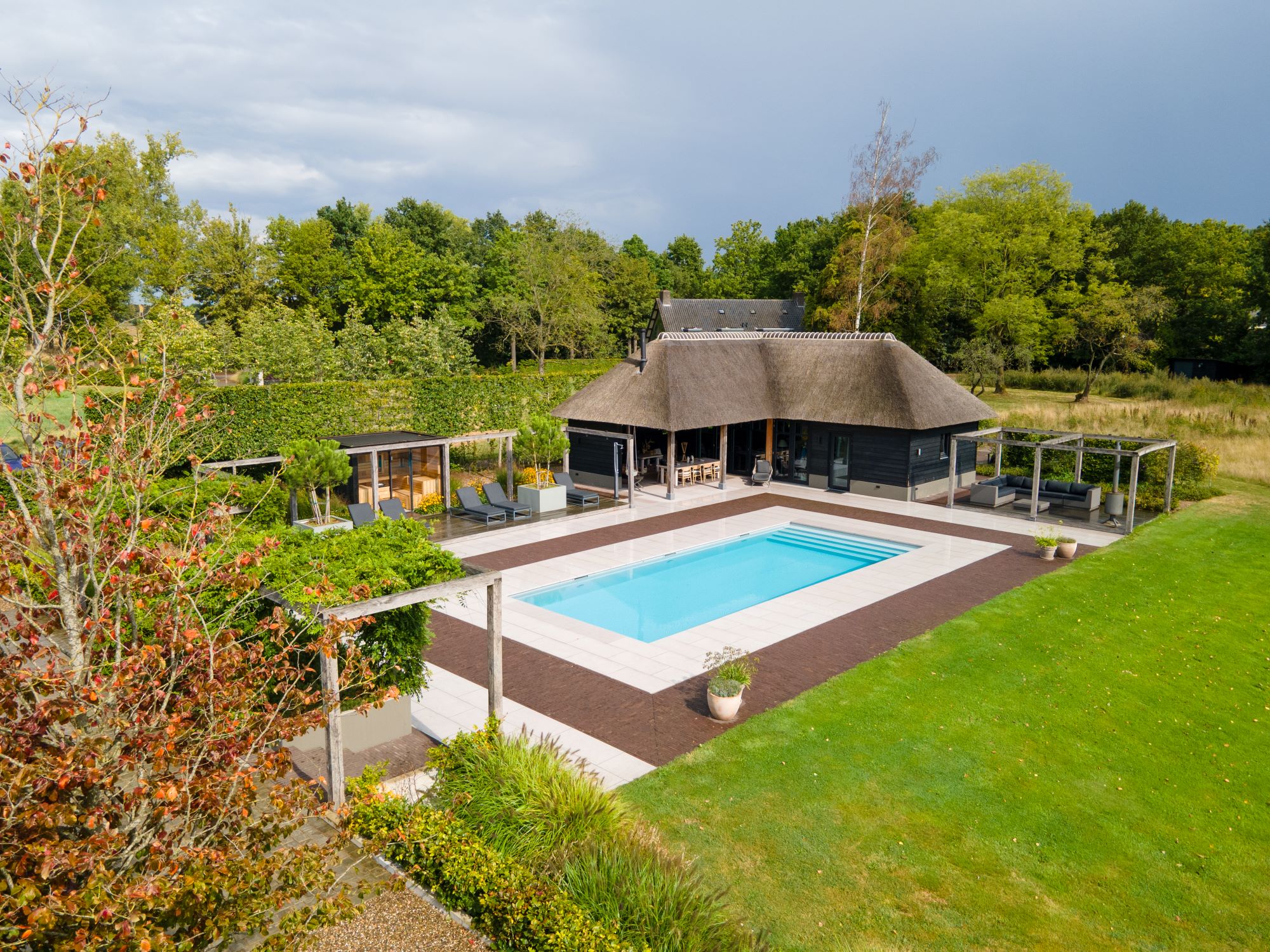 luxe tuin bij villa