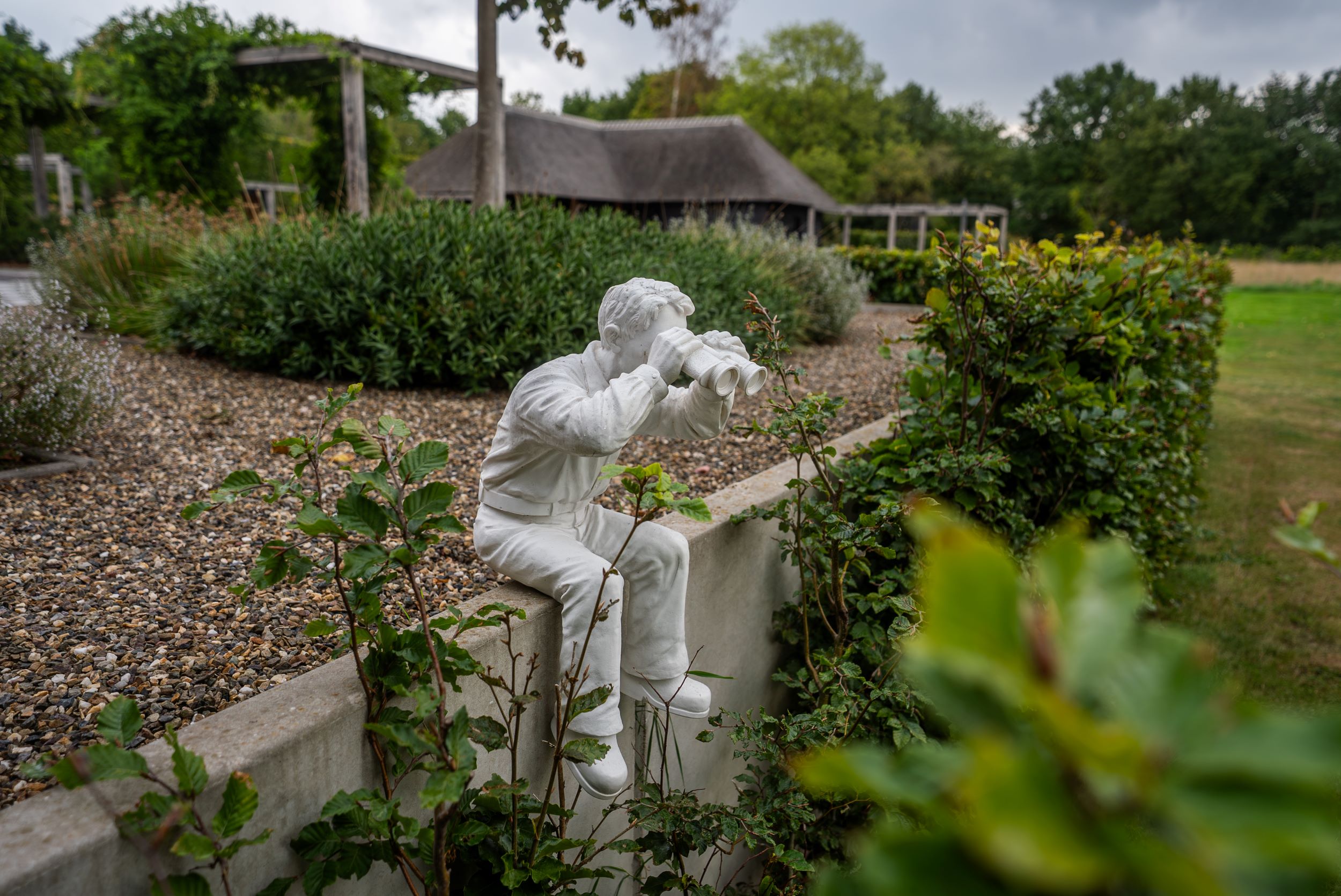 luxe tuin met kunst