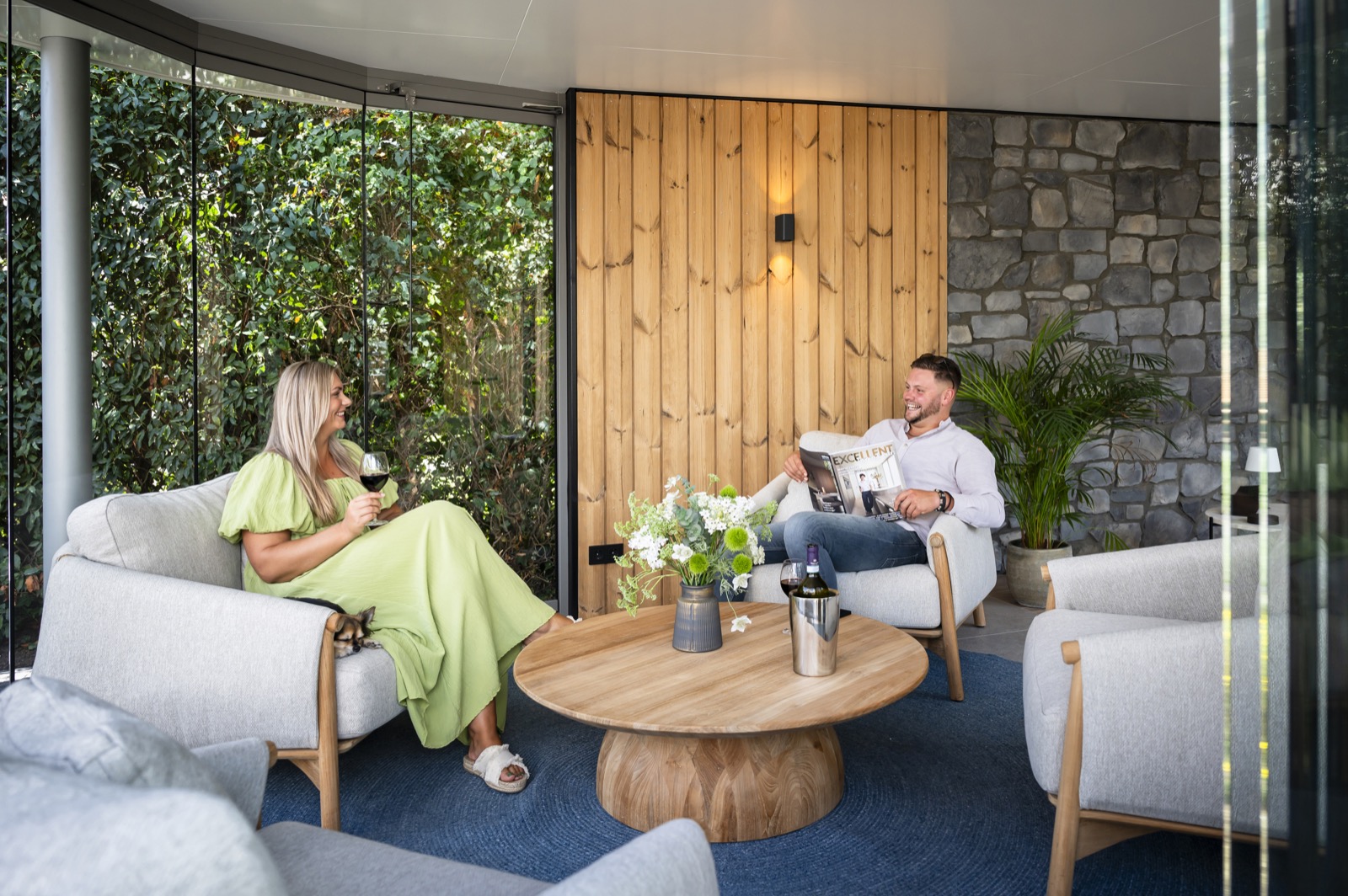 tuinkamer met luxe wandafwerking