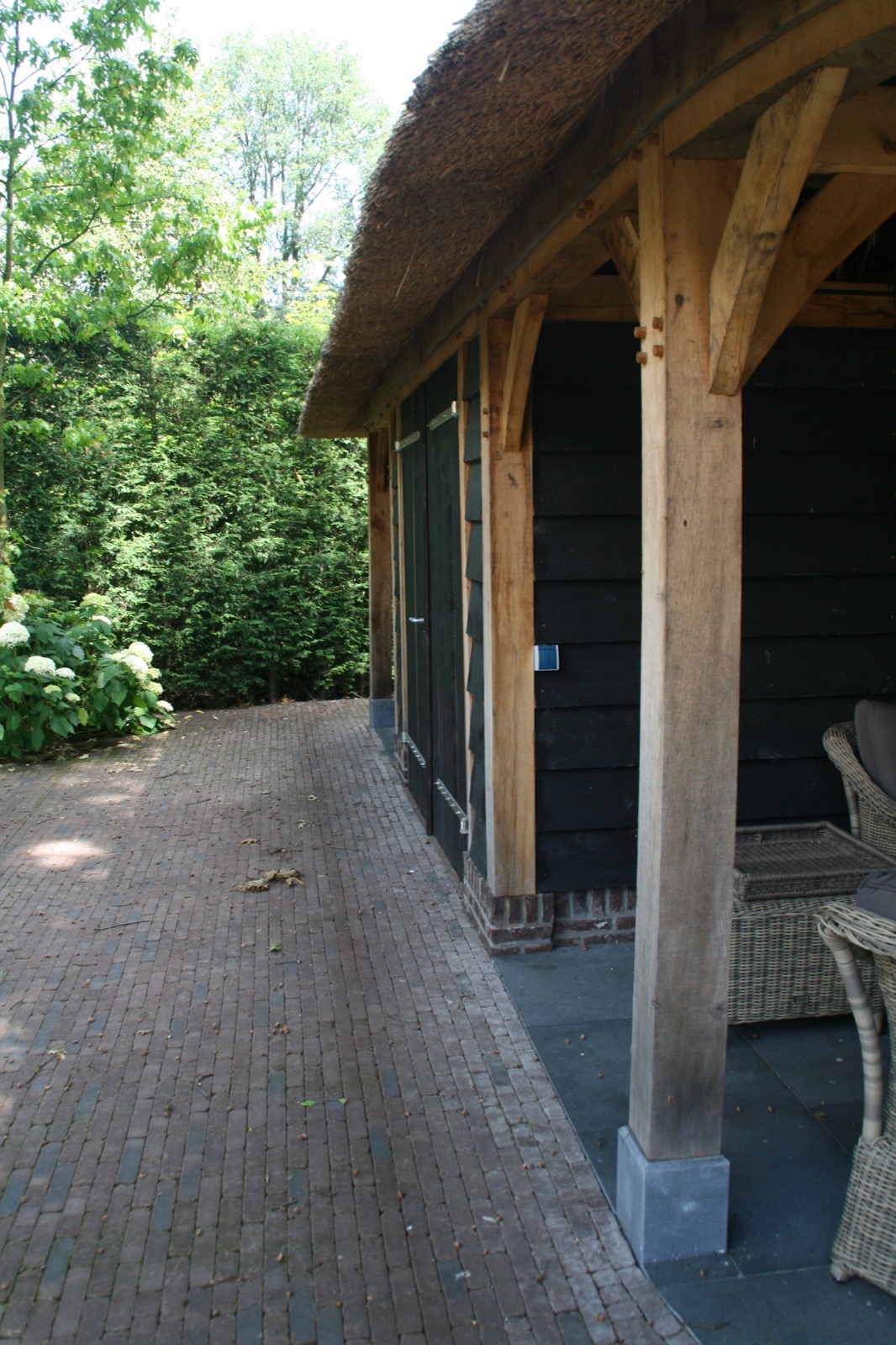 luxe bijgebouw met schuur