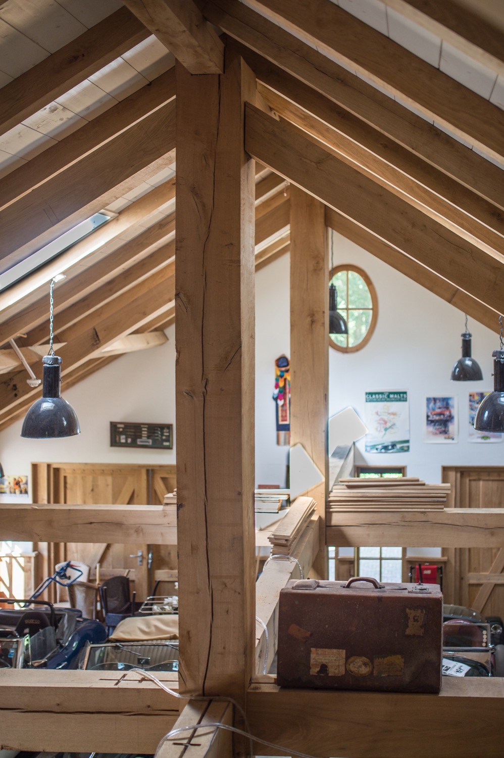 houten balken in bijgebouw
