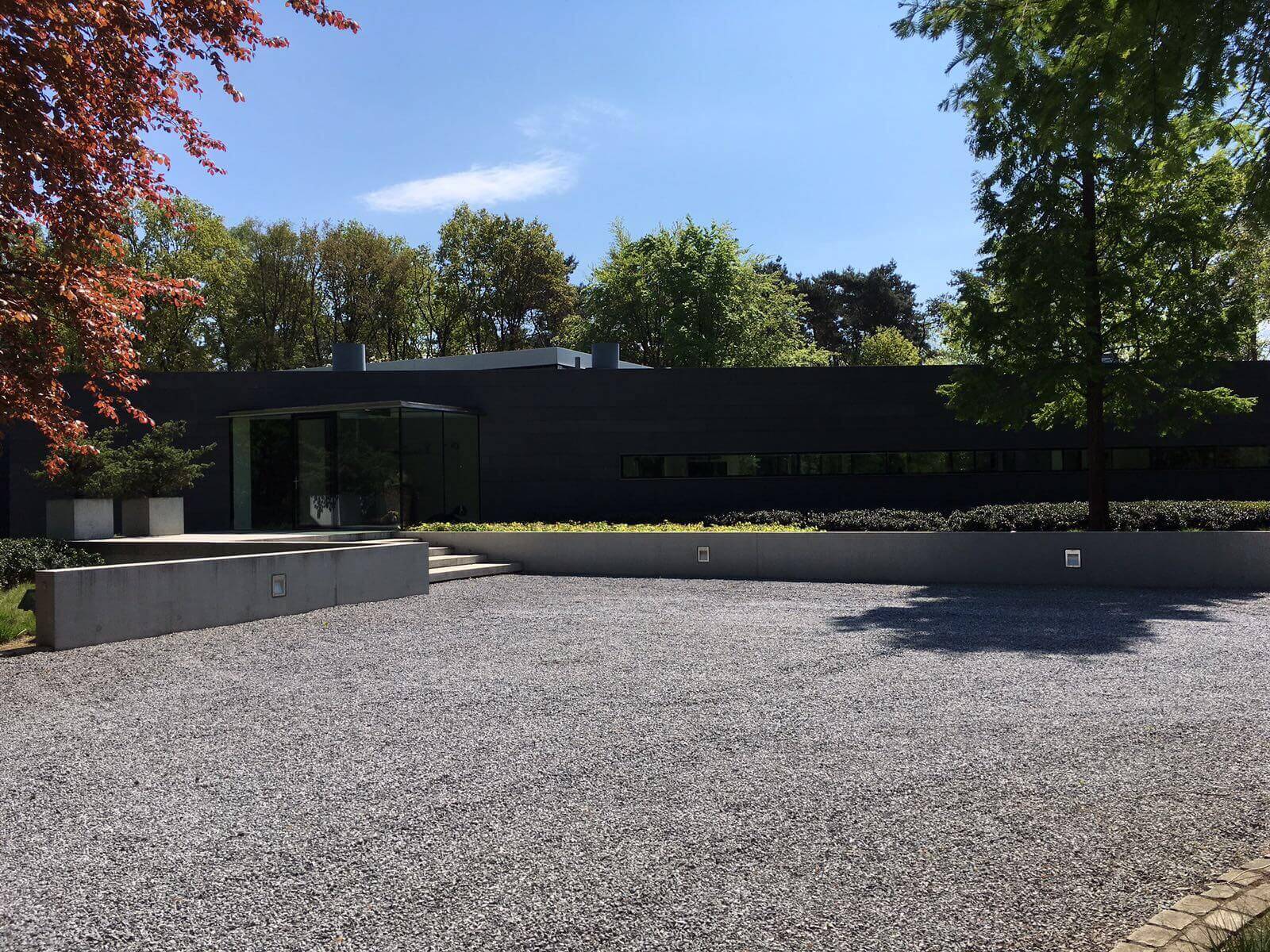 oprit met kiezelstenen